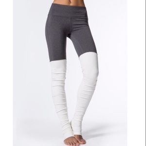 Alo Heathered Gray & White “Goddess” legging